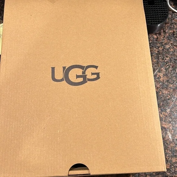 NWT - Ugg Neumel II chukka boot.  Chestnut color.  Big boys Size 6. - Picture 7 of 9